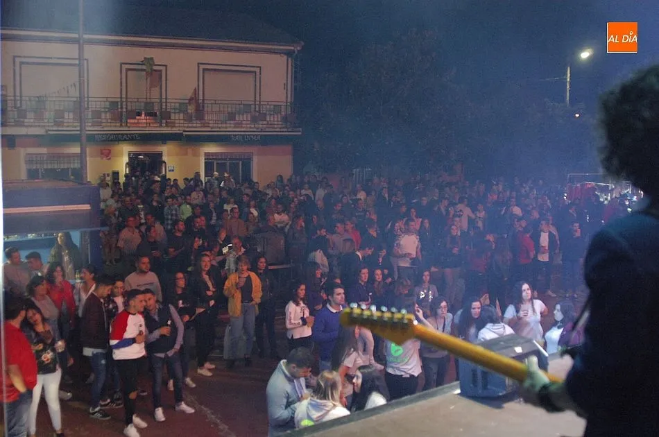 Foto 9 - Fant&aacute;stica velada de apertura de las fiestas de Alba de Yeltes  