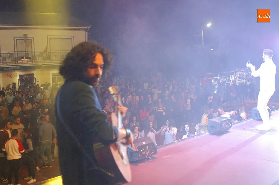 Foto 5 - Fant&aacute;stica velada de apertura de las fiestas de Alba de Yeltes  