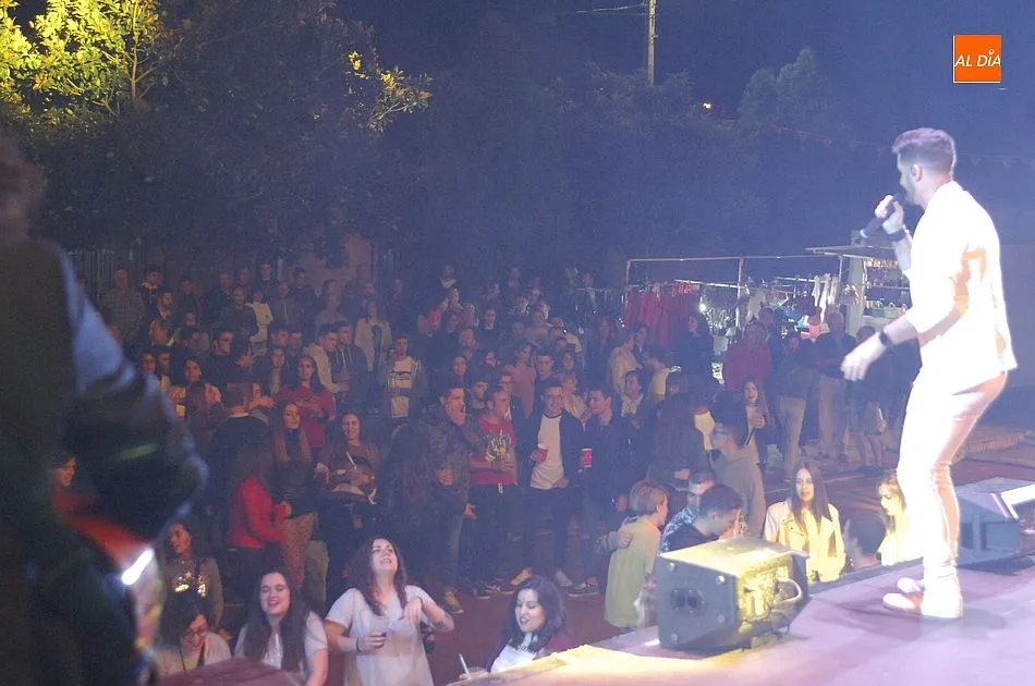 Foto 4 - Fant&aacute;stica velada de apertura de las fiestas de Alba de Yeltes  