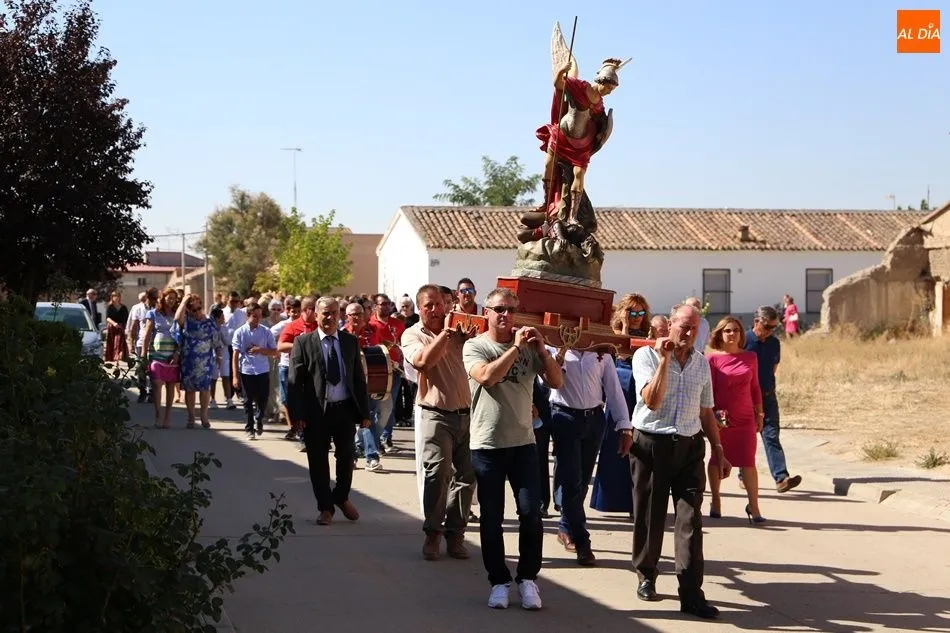 La procesión recorre las calles