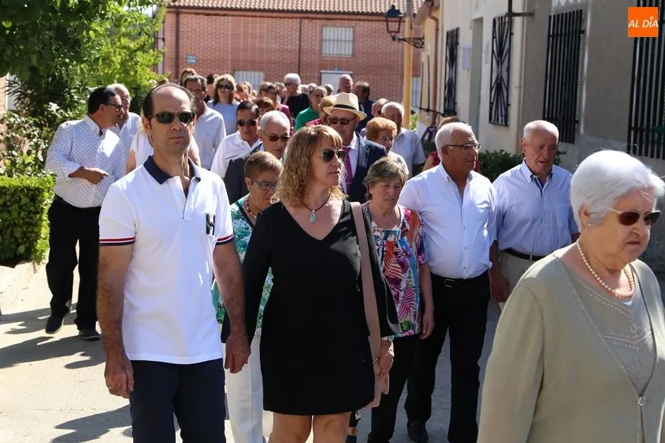 Foto 3 - San Miguel recorre las calles acompa&ntilde;ado por los vecinos