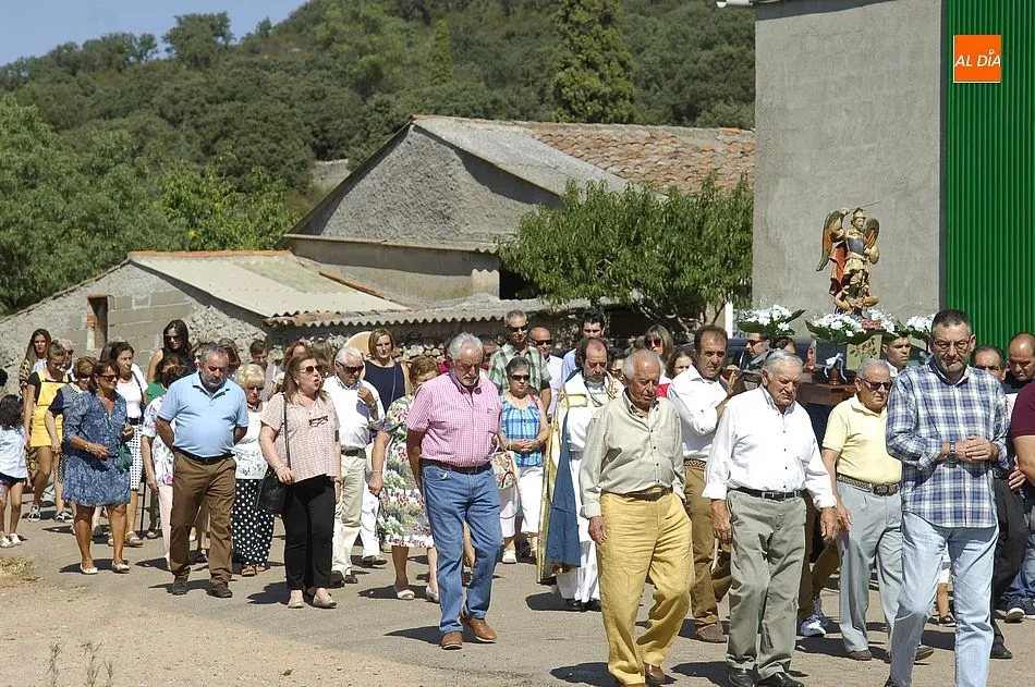 Un momento de la procesión por las calles de Pedrotoro/Fotos: Adrián Martín