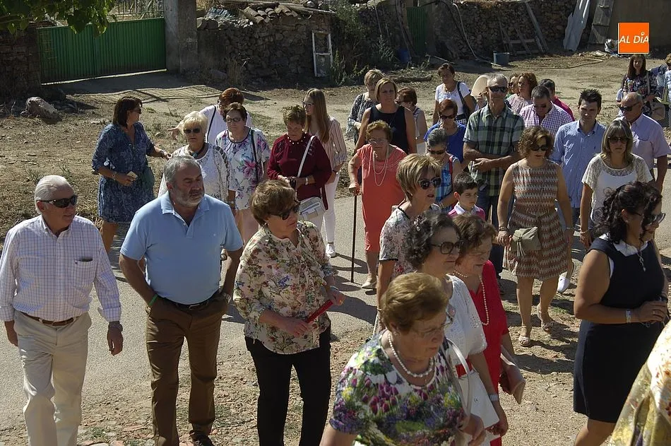 Foto 6 - San Miguel Arc&aacute;ngel recorre las calles de Pedrotoro bajo un sol totalmente veraniego  