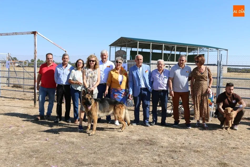 Foto 3 - La Feria de Artesan&iacute;a y Alimentaci&oacute;n, y la Feria Canina de Villar de Peralonso se consolidan  