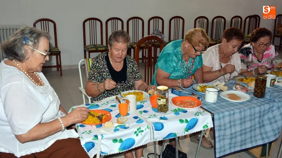 Foto 11 - Una paella abre la jornada de convivencia de las mujeres de la asociaci&oacute;n &lsquo;Villa de Lumbrales&rsquo;
