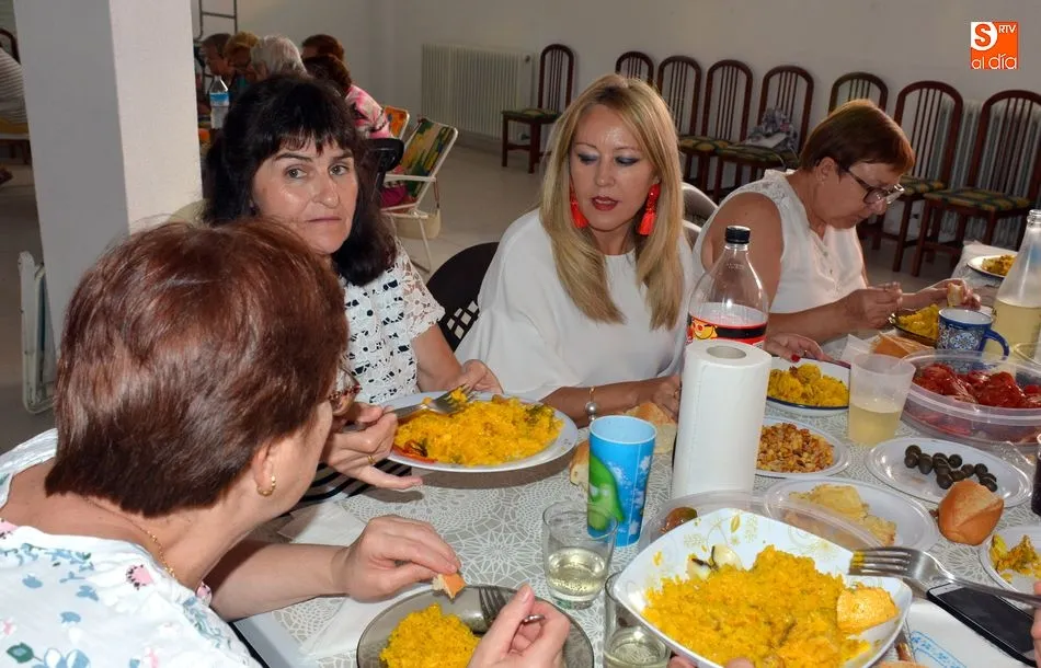 Foto 10 - Una paella abre la jornada de convivencia de las mujeres de la asociaci&oacute;n &lsquo;Villa de Lumbrales&rsquo;