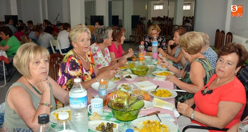 Foto 3 - Una paella abre la jornada de convivencia de las mujeres de la asociaci&oacute;n &lsquo;Villa de Lumbrales&rsquo;