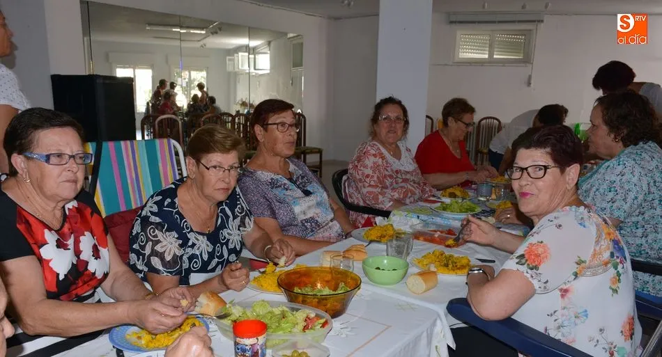 Foto 7 - Una paella abre la jornada de convivencia de las mujeres de la asociaci&oacute;n &lsquo;Villa de Lumbrales&rsquo;
