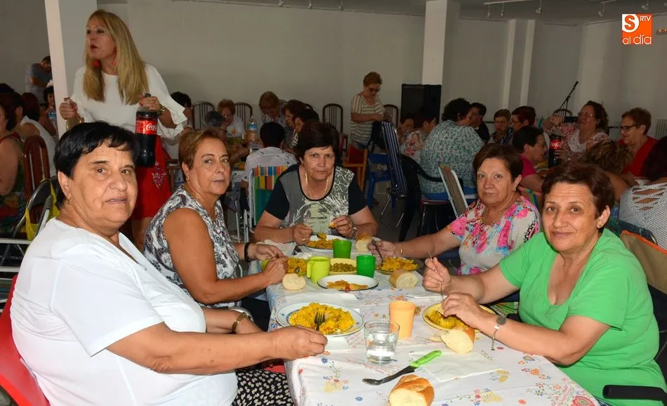 Foto 6 - Una paella abre la jornada de convivencia de las mujeres de la asociaci&oacute;n &lsquo;Villa de Lumbrales&rsquo;