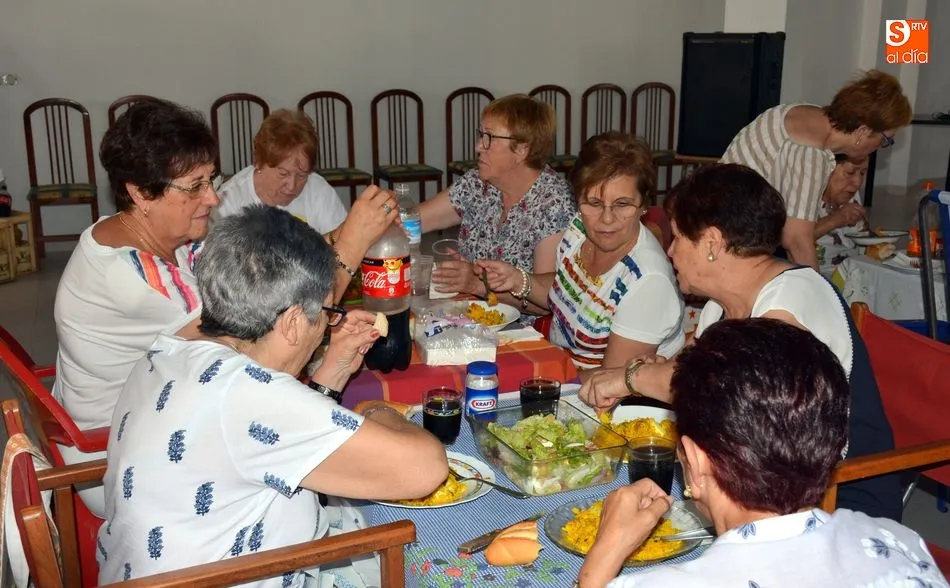 Foto 4 - Una paella abre la jornada de convivencia de las mujeres de la asociaci&oacute;n &lsquo;Villa de Lumbrales&rsquo;