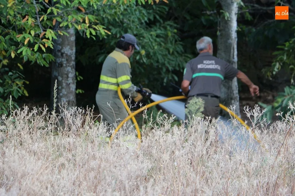 Foto 5 - Los bomberos extinguen un peque&ntilde;o incendio en las cercan&iacute;as de San Miguel de Valero