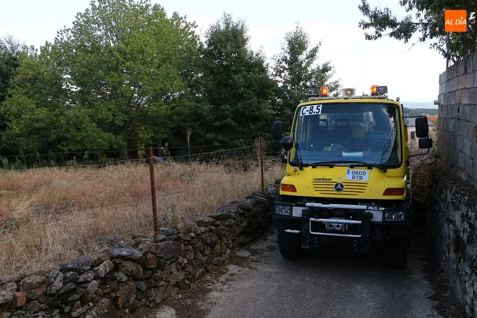 Foto 2 - Los bomberos extinguen un peque&ntilde;o incendio en las cercan&iacute;as de San Miguel de Valero