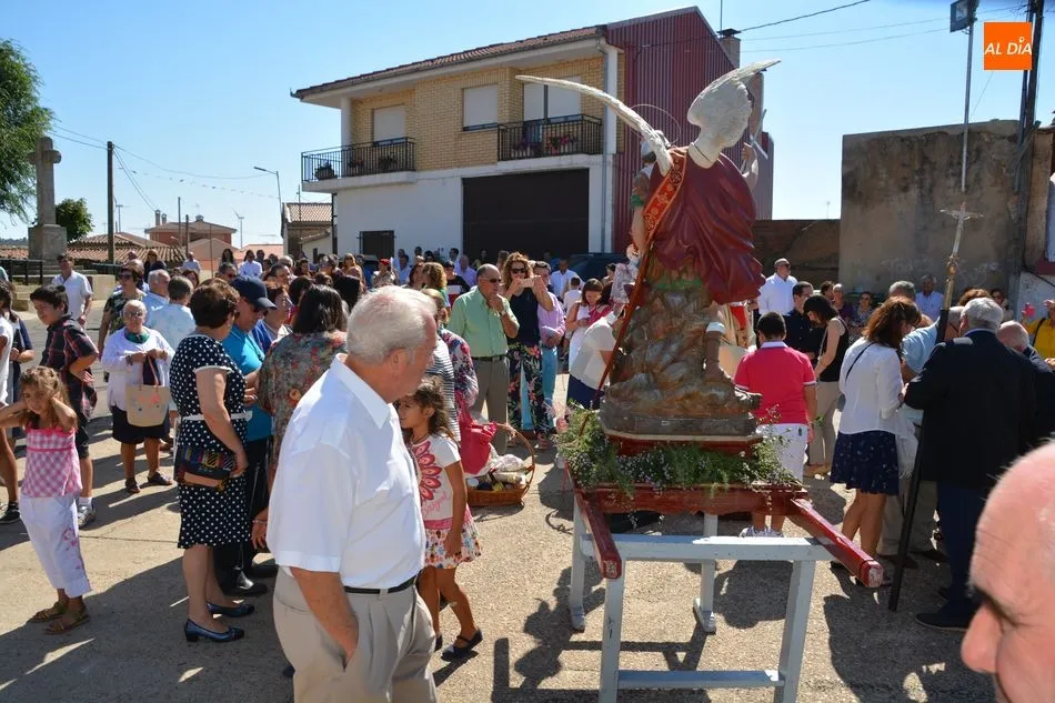 Foto 7 - Los vecinos de Santiz viven el d&iacute;a grande de sus fiestas honrando a San Miguel Arc&aacute;ngel  