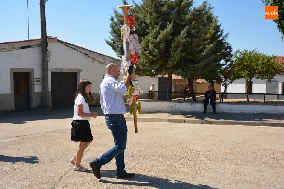 Foto 6 - Los vecinos de Santiz viven el d&iacute;a grande de sus fiestas honrando a San Miguel Arc&aacute;ngel  