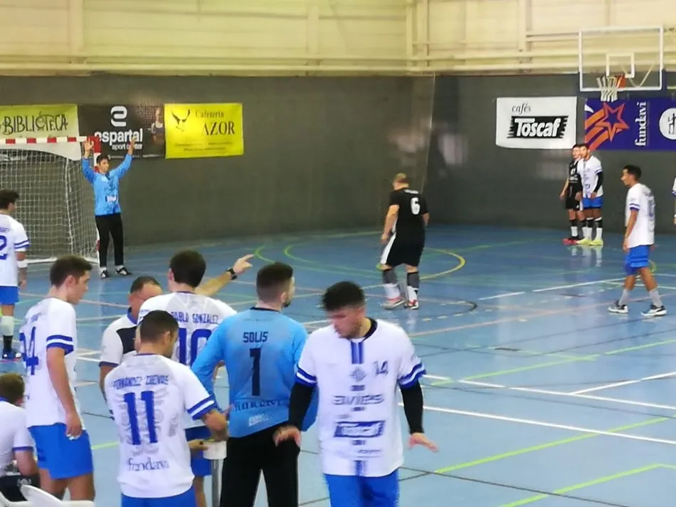 Foto 10 - El Autocares Sanal&oacute;n cae por la m&iacute;nima en la cancha del Caf&eacute;s Toscaf (24-23)