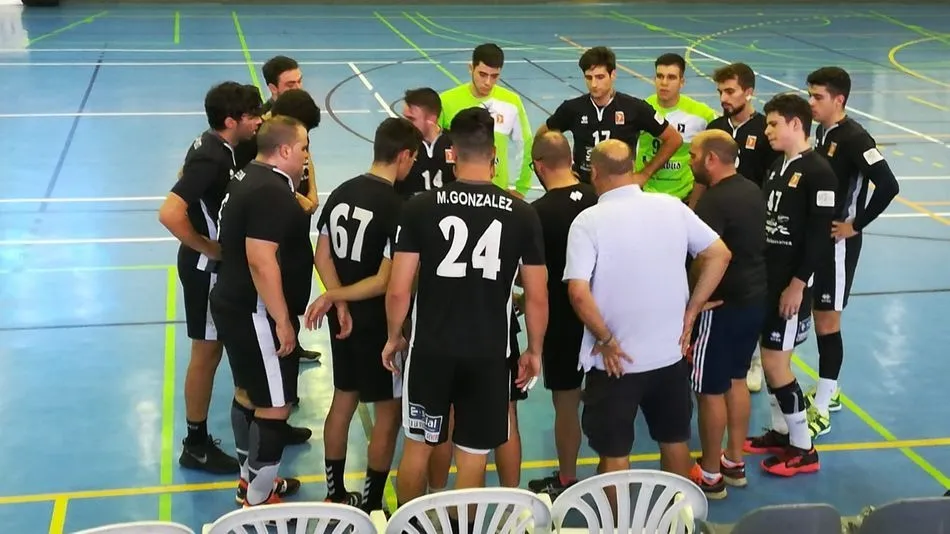 Foto 8 - El Autocares Sanal&oacute;n cae por la m&iacute;nima en la cancha del Caf&eacute;s Toscaf (24-23)