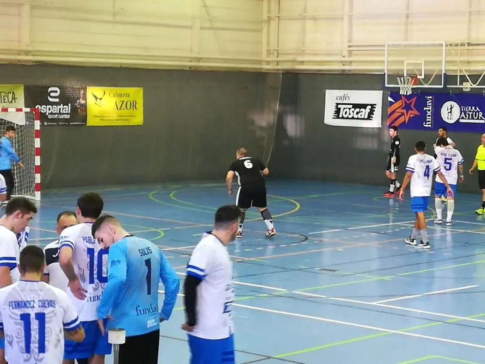 Foto 7 - El Autocares Sanal&oacute;n cae por la m&iacute;nima en la cancha del Caf&eacute;s Toscaf (24-23)