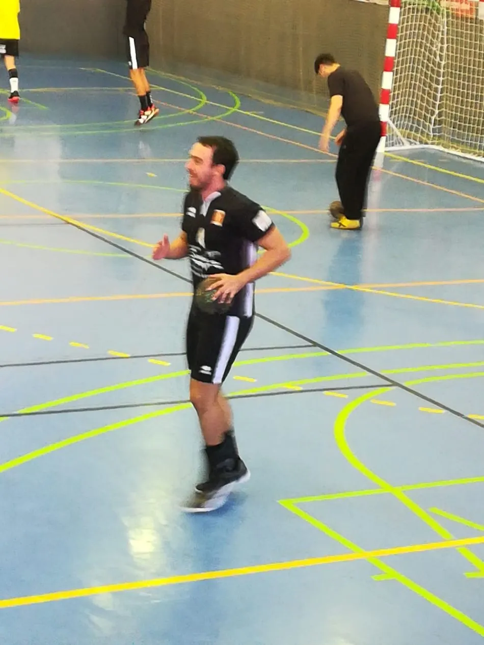 Foto 5 - El Autocares Sanal&oacute;n cae por la m&iacute;nima en la cancha del Caf&eacute;s Toscaf (24-23)