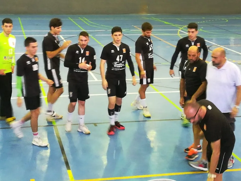 Foto 4 - El Autocares Sanal&oacute;n cae por la m&iacute;nima en la cancha del Caf&eacute;s Toscaf (24-23)