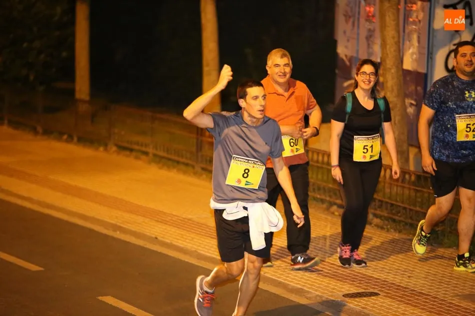 Foto 8 - Salamanca a Tope acoge una nueva multitudinaria Carrera Nocturna por las calles del centro de...