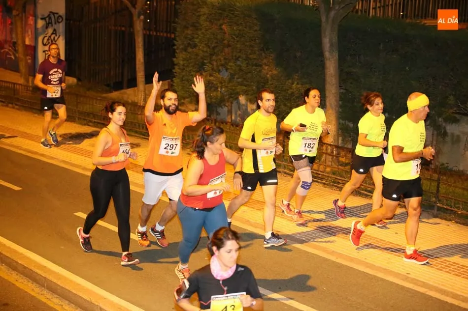 Foto 6 - Salamanca a Tope acoge una nueva multitudinaria Carrera Nocturna por las calles del centro de...