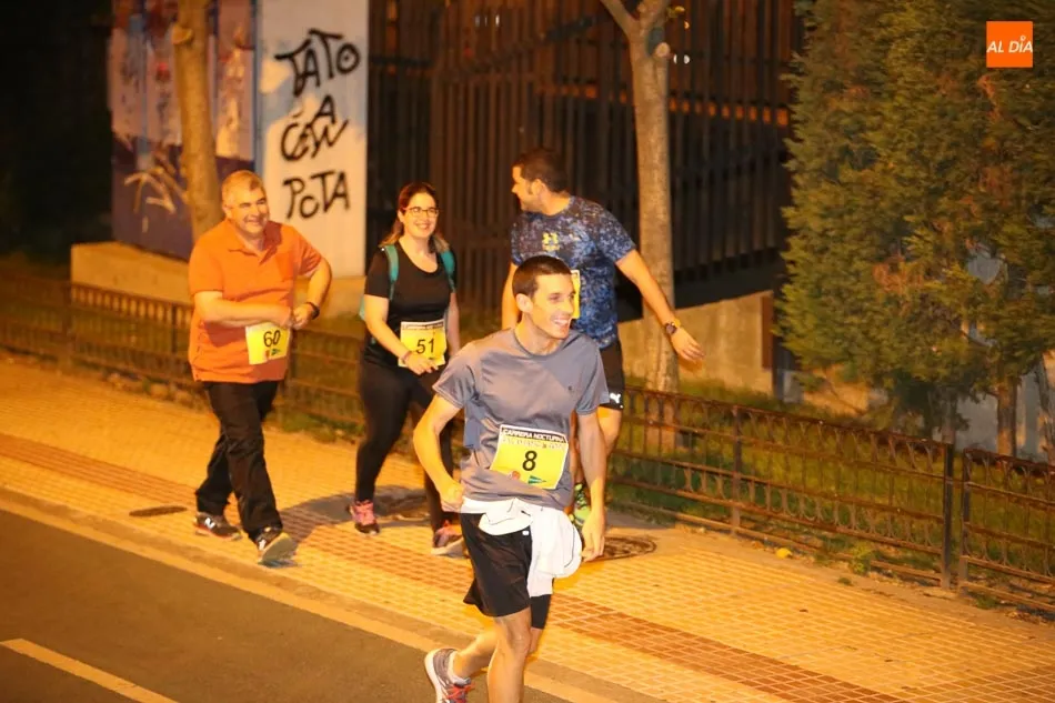 Foto 5 - Salamanca a Tope acoge una nueva multitudinaria Carrera Nocturna por las calles del centro de...