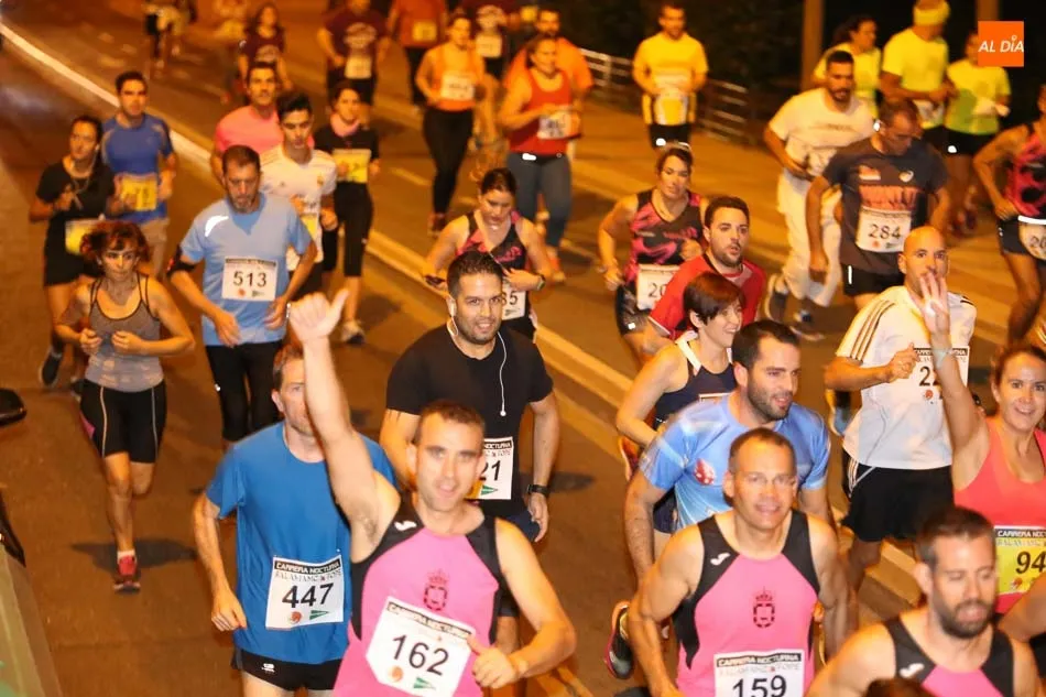 Foto 4 - Salamanca a Tope acoge una nueva multitudinaria Carrera Nocturna por las calles del centro de...