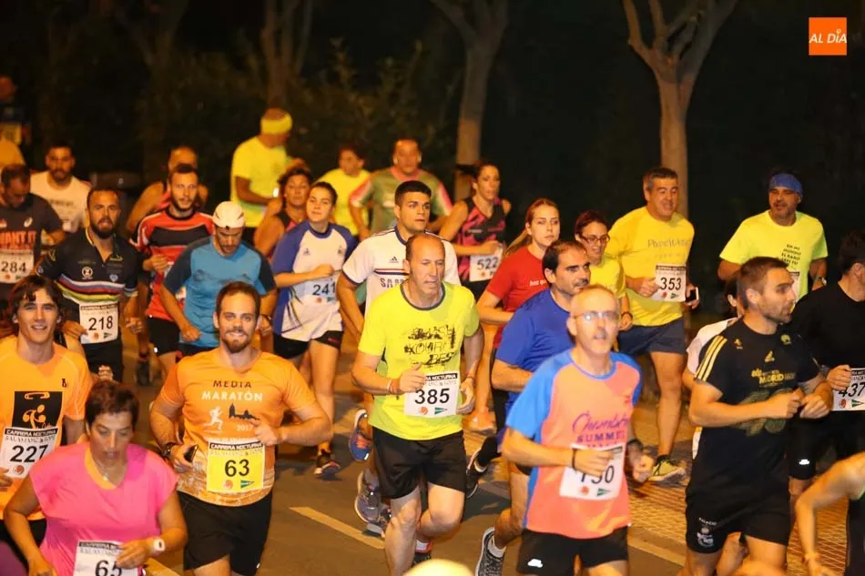 Foto 2 - Salamanca a Tope acoge una nueva multitudinaria Carrera Nocturna por las calles del centro de...