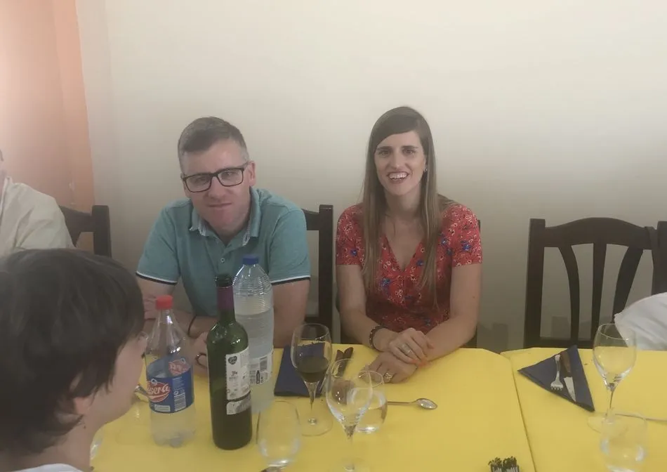 Foto 5 - La familia Bartol se re&uacute;ne en torno a la mesa en el restaurante El Rollo de Vilvestre  