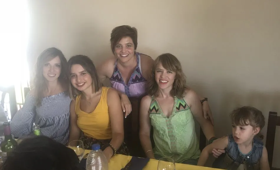Foto 4 - La familia Bartol se re&uacute;ne en torno a la mesa en el restaurante El Rollo de Vilvestre  