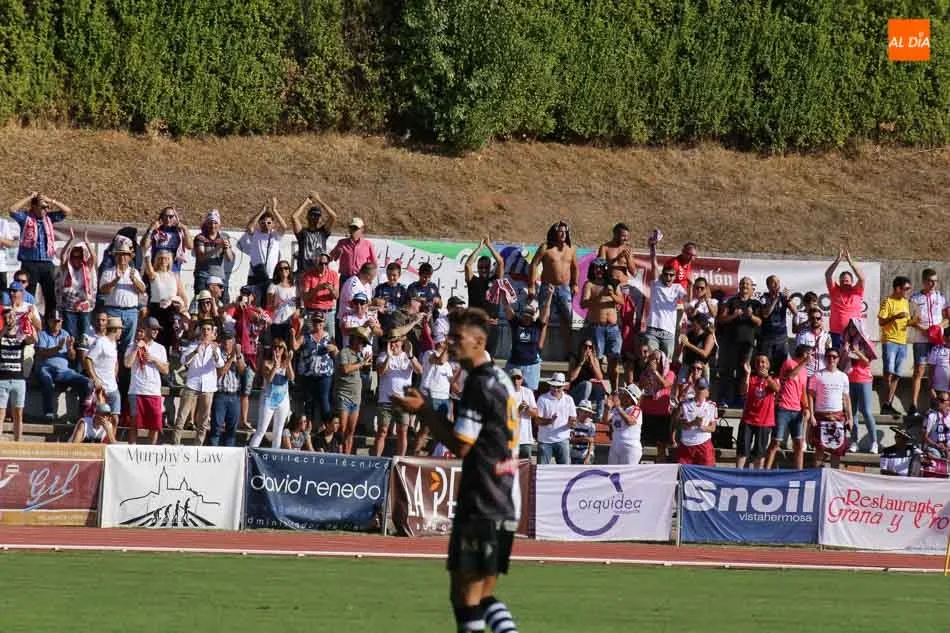 Foto 3 - La Cultural Leonesa agrava la mala racha de Unionistas (0-1)