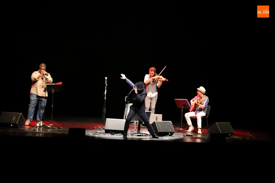 Foto 10 - Toni Zenet inunda de m&uacute;sica el CAEM con su nuevo trabajo &lsquo;Si sucede, conviene&rsquo;  