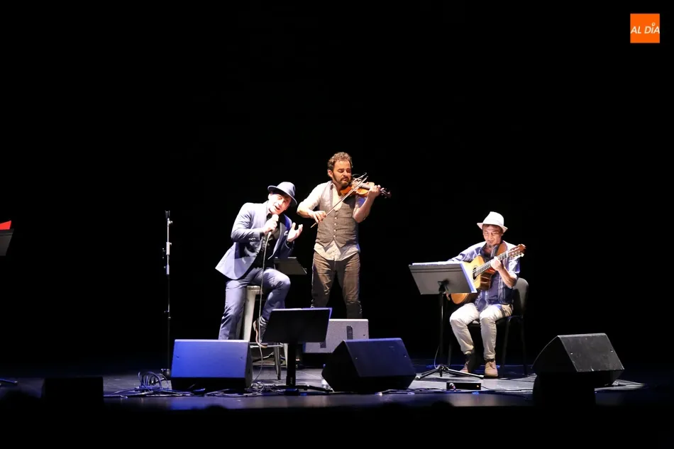 Foto 5 - Toni Zenet inunda de m&uacute;sica el CAEM con su nuevo trabajo &lsquo;Si sucede, conviene&rsquo;  