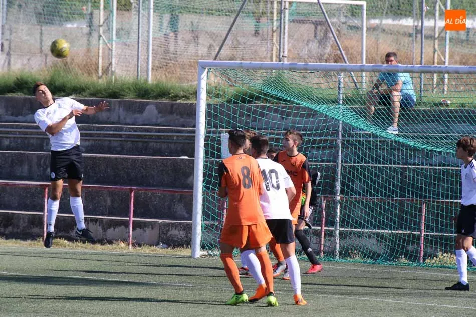 Foto 9 - Duro rev&eacute;s para el Santa Marta en Liga Nacional y primera victoria del Salamanca en Regional...