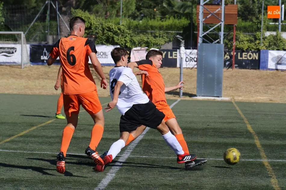 Foto 8 - Duro rev&eacute;s para el Santa Marta en Liga Nacional y primera victoria del Salamanca en Regional...