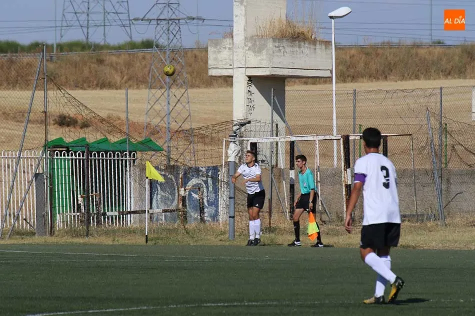 Foto 5 - Duro rev&eacute;s para el Santa Marta en Liga Nacional y primera victoria del Salamanca en Regional...