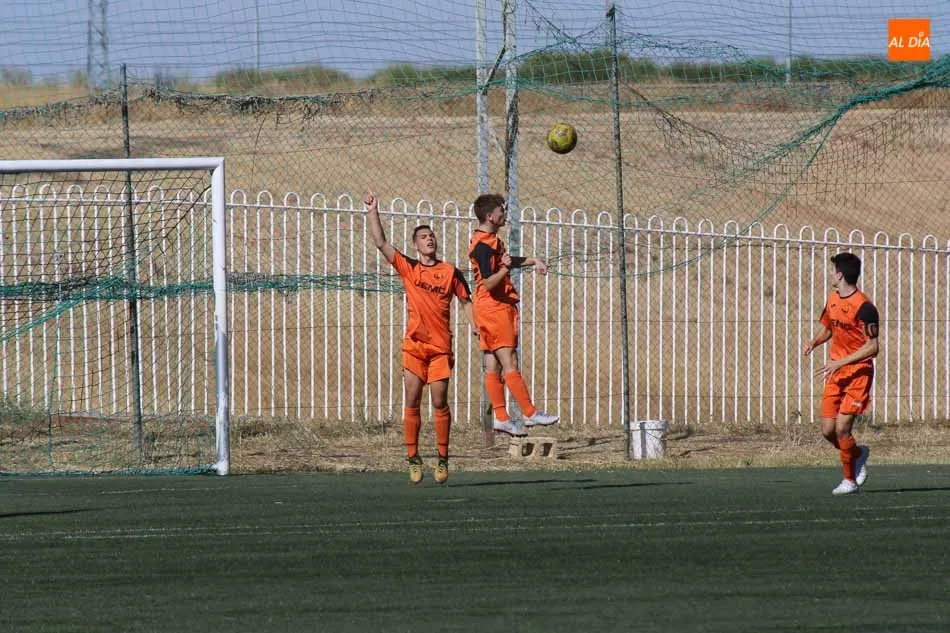 Foto 3 - Duro rev&eacute;s para el Santa Marta en Liga Nacional y primera victoria del Salamanca en Regional...