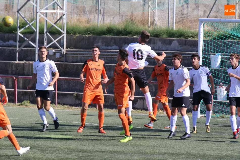 Foto 2 - Duro rev&eacute;s para el Santa Marta en Liga Nacional y primera victoria del Salamanca en Regional...
