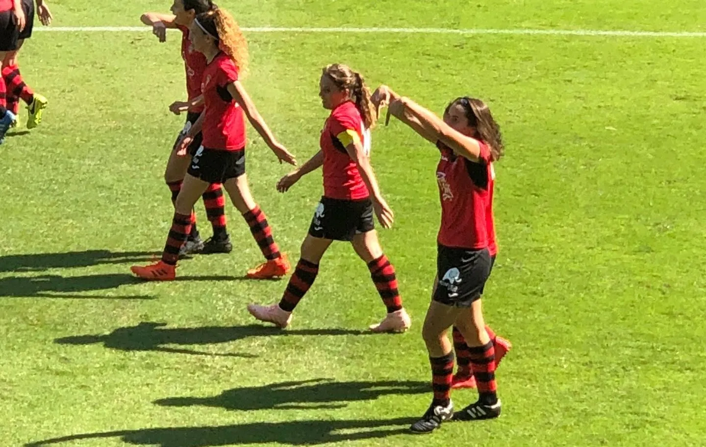 Carmen Álvarez celebrando uno de los goles de la mañana dominical
