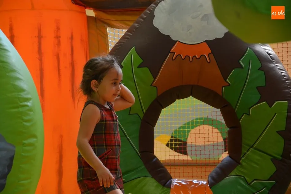 Foto 3 - Saltos de altura y mucha diversi&oacute;n en el parque infantil de Santiz  
