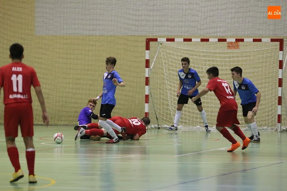 Foto 9 - El Alhambra Juvenil vence con autoridad al CD Trepalio