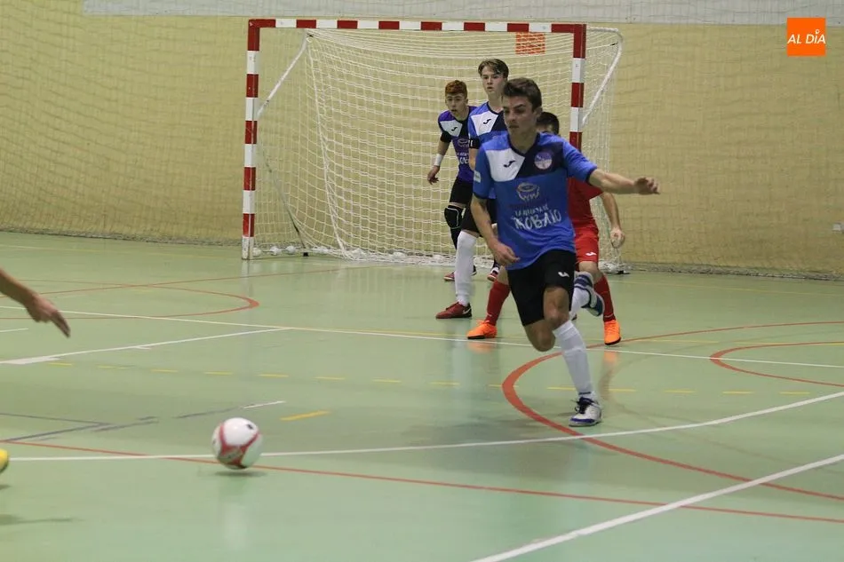 Foto 8 - El Alhambra Juvenil vence con autoridad al CD Trepalio