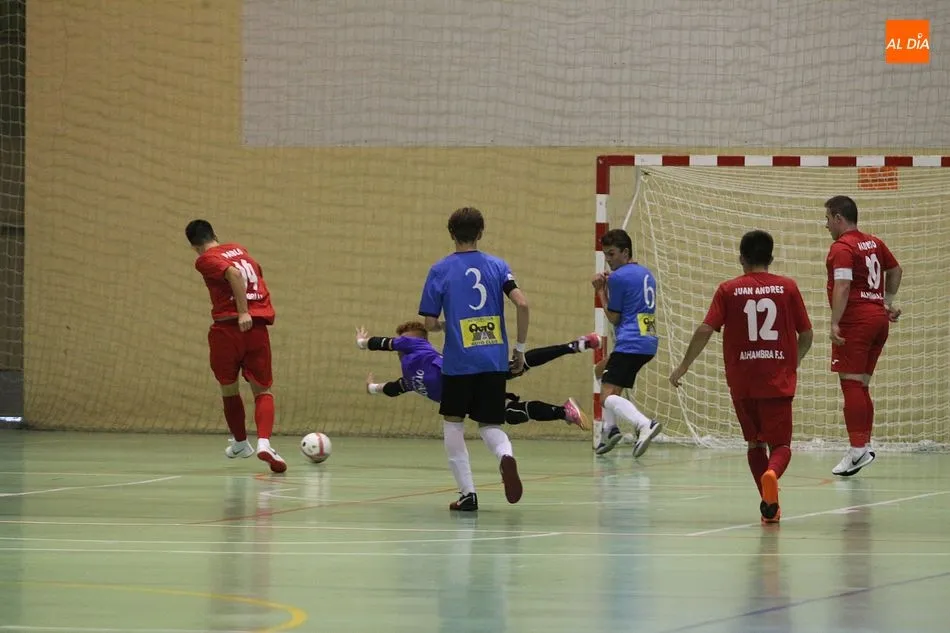 Foto 4 - El Alhambra Juvenil vence con autoridad al CD Trepalio