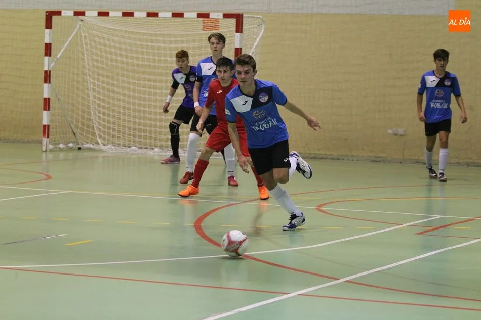 Foto 2 - El Alhambra Juvenil vence con autoridad al CD Trepalio