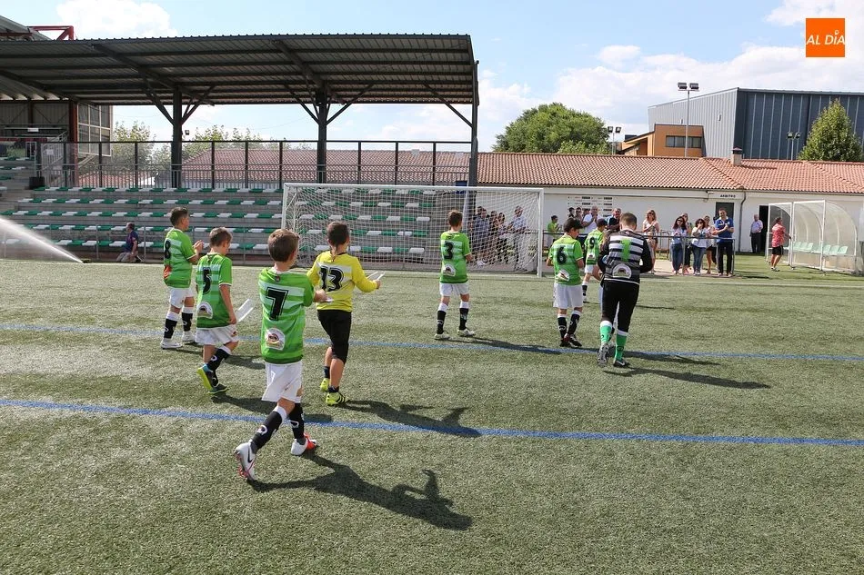 Foto 5 - La Escuela del CD Guijuelo inicia la liga con cinco victorias