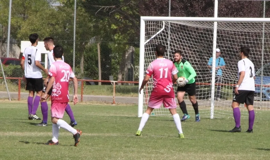 Foto 7 - El Ciudad Rodrigo rasca un punto contra el Universidad de Valladolid en el tramo final  