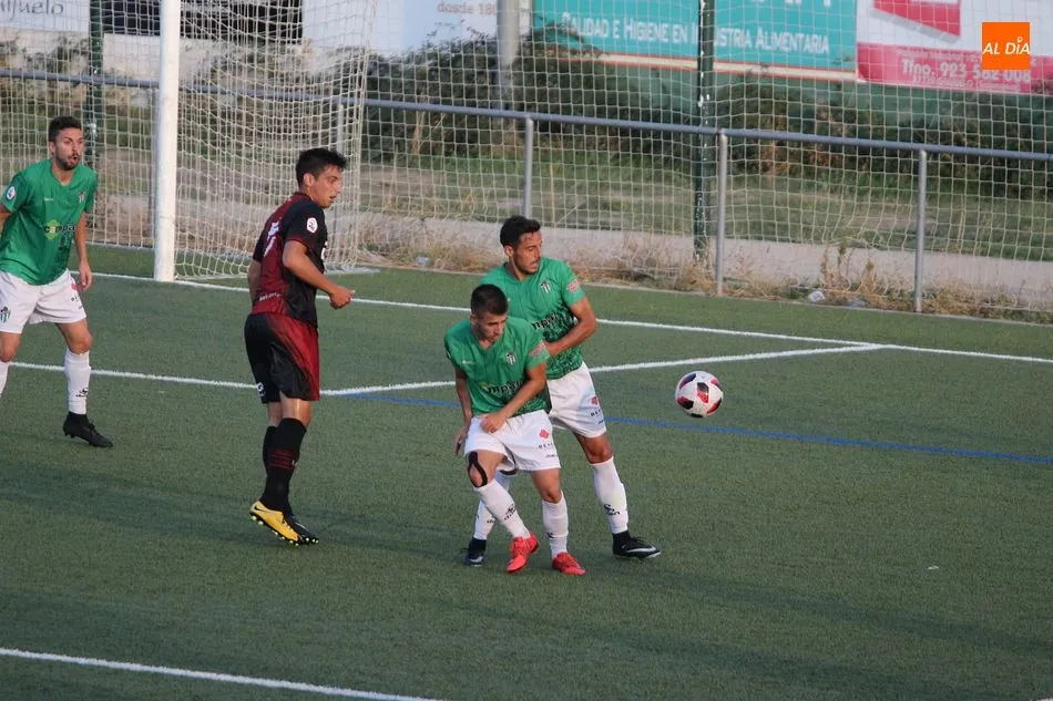 Foto 9 - El CD Guijuelo gana al Uni&oacute;n Adarve y se consolida en casa (2-1)
