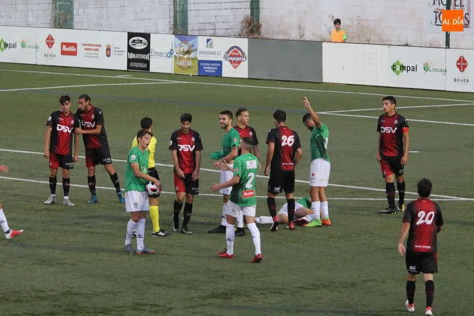 Foto 7 - El CD Guijuelo gana al Uni&oacute;n Adarve y se consolida en casa (2-1)