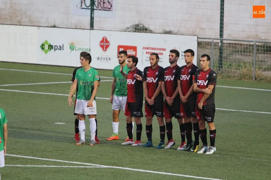 Foto 6 - El CD Guijuelo gana al Uni&oacute;n Adarve y se consolida en casa (2-1)