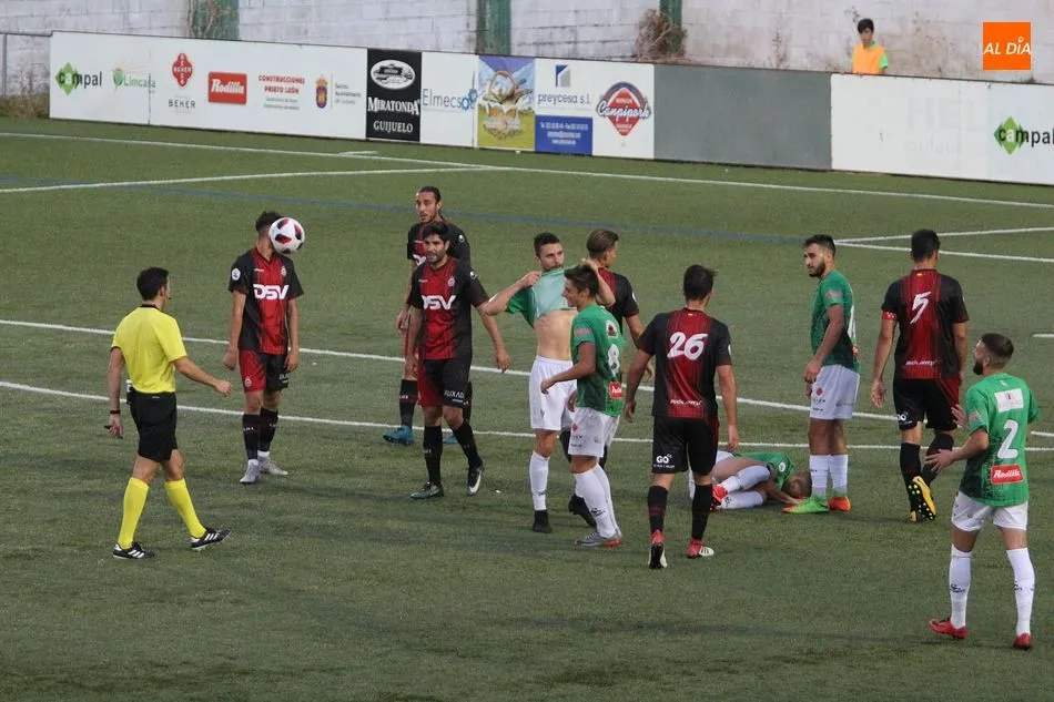 Foto 5 - El CD Guijuelo gana al Uni&oacute;n Adarve y se consolida en casa (2-1)